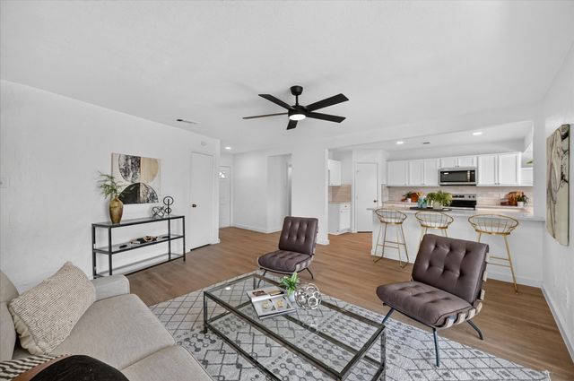 113 Bow Creek Circle, Red Oak, TX 75154