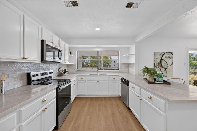 113 Bow Creek Circle, Red Oak, TX 75154
