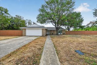 113 Bow Creek Circle, Red Oak, TX 75154