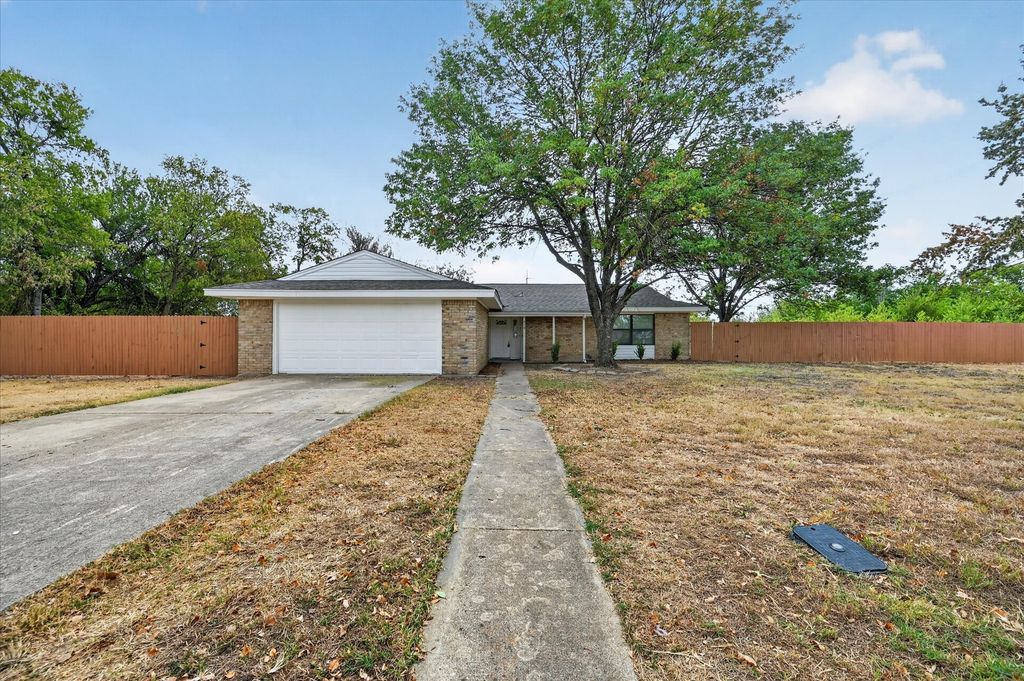 113 Bow Creek Circle, Red Oak, TX 75154