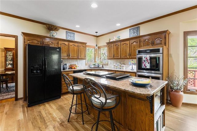 12912 Rosewood Street, Leawood, KS 66209