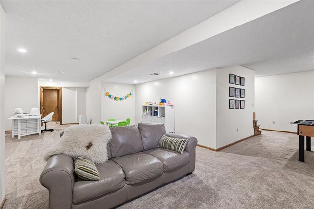 12912 Rosewood Street, Leawood, KS 66209