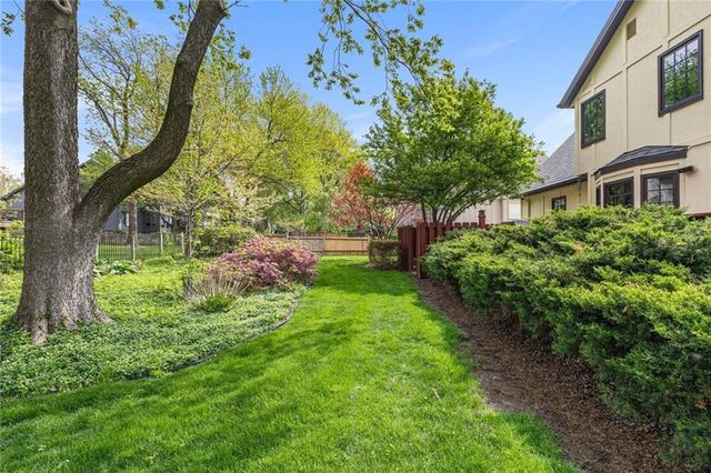 12912 Rosewood Street, Leawood, KS 66209