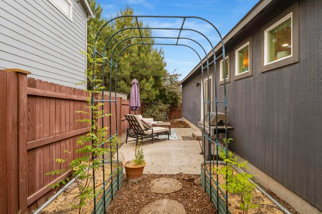 62856 NE Nolan Street, Bend, OR 97701