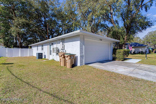 40021 PARKINSONIA Street, Lady Lake, FL 32159