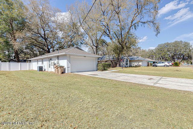 40021 PARKINSONIA Street, Lady Lake, FL 32159