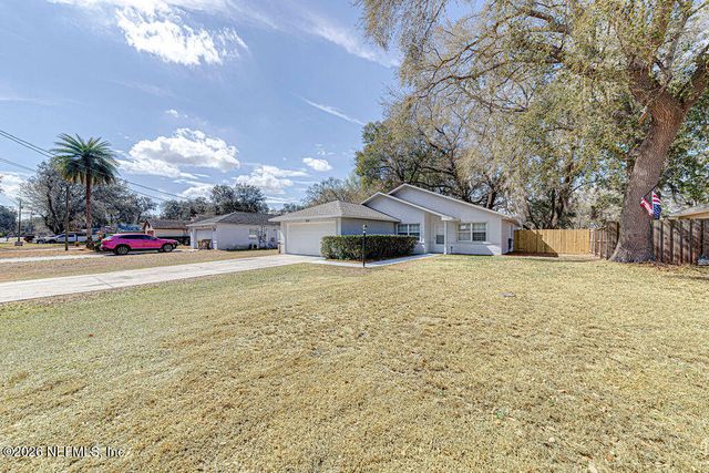 40021 PARKINSONIA Street, Lady Lake, FL 32159