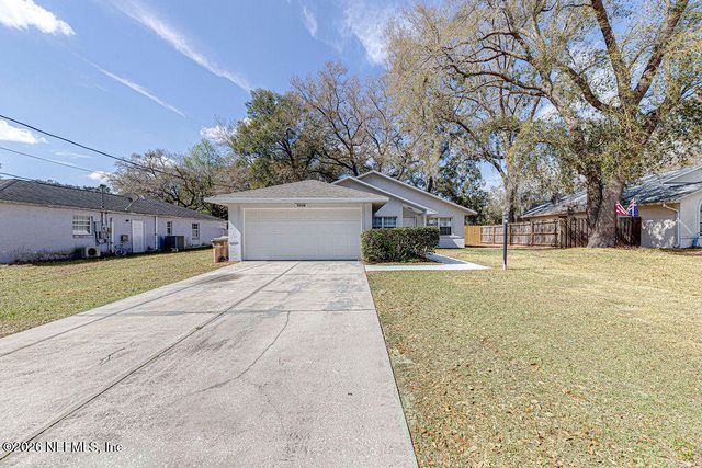 40021 PARKINSONIA Street, Lady Lake, FL 32159