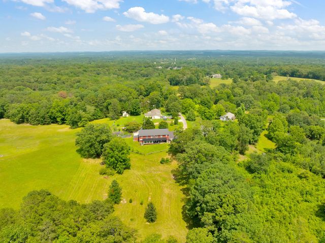 997 W 12th Street, Chickamauga, GA 30707