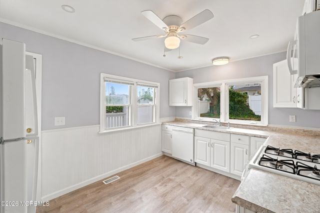 42 Center Avenue, Leonardo, NJ 07737