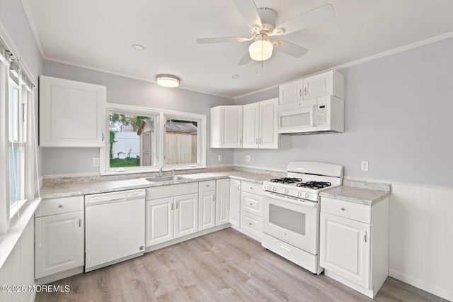 42 Center Avenue, Leonardo, NJ 07737