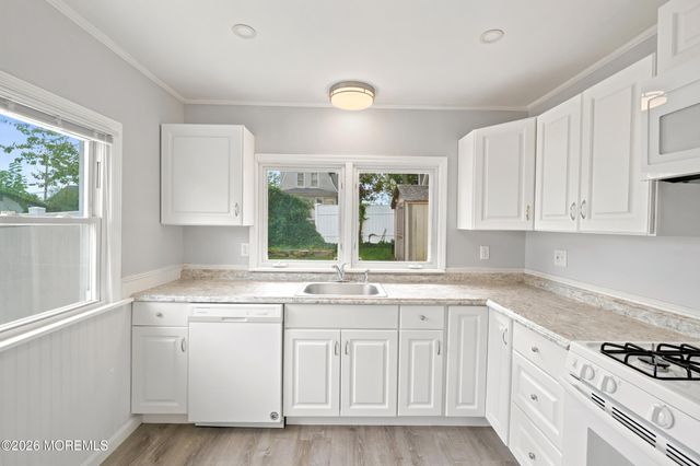 42 Center Avenue, Leonardo, NJ 07737
