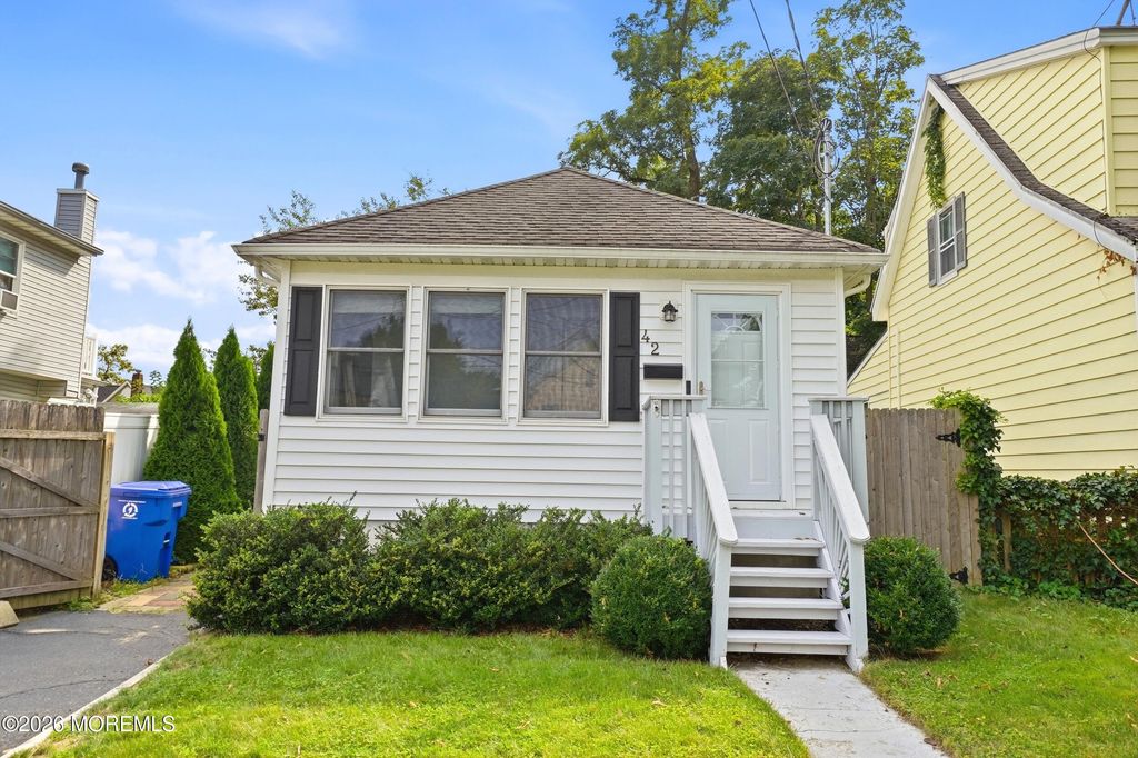 42 Center Avenue, Leonardo, NJ 07737