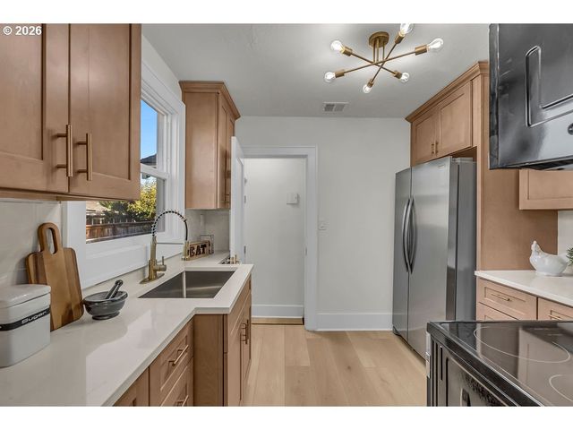 7824 Se YAMHILL St, Portland, OR 97215