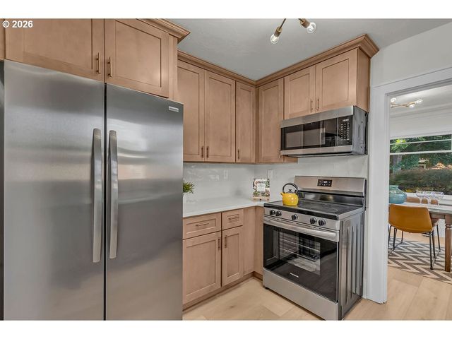 7824 Se YAMHILL St, Portland, OR 97215