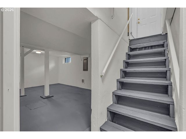 7824 Se YAMHILL St, Portland, OR 97215