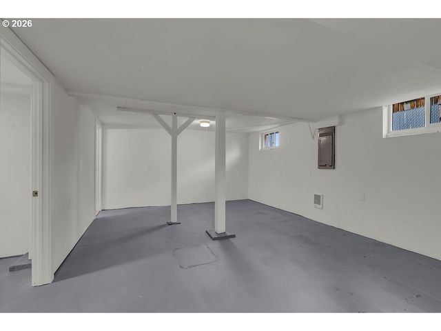 7824 Se YAMHILL St, Portland, OR 97215