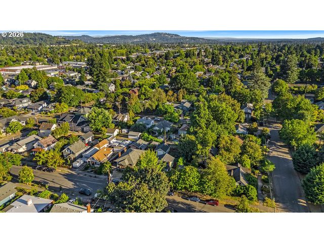 7824 Se YAMHILL St, Portland, OR 97215