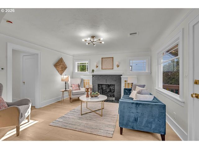 7824 Se YAMHILL St, Portland, OR 97215