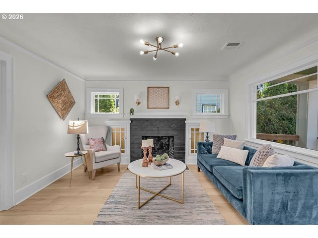 7824 Se YAMHILL St, Portland, OR 97215