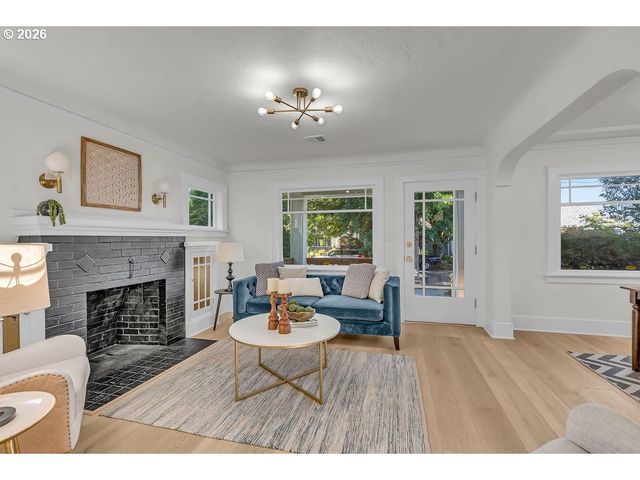7824 Se YAMHILL St, Portland, OR 97215