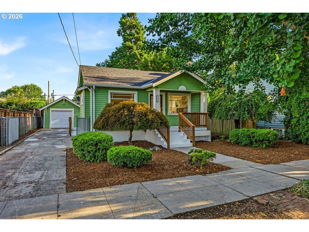 7824 Se YAMHILL St, Portland, OR 97215