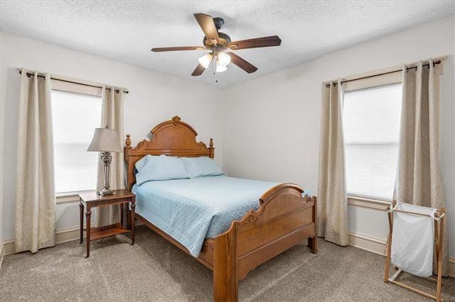 3210 Summit Street, Kansas City, MO 64111