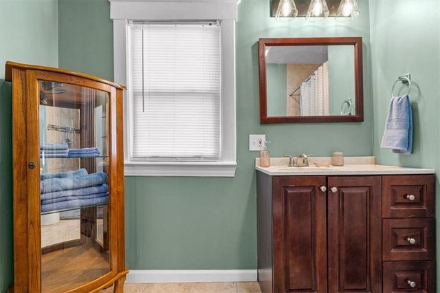 3210 Summit Street, Kansas City, MO 64111