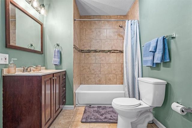 3210 Summit Street, Kansas City, MO 64111