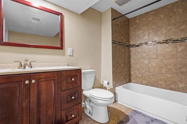 3210 Summit Street, Kansas City, MO 64111