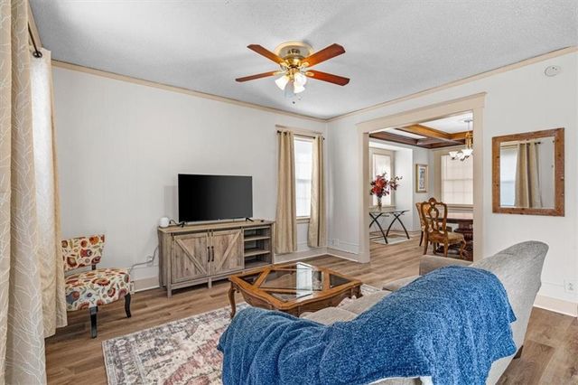 3210 Summit Street, Kansas City, MO 64111