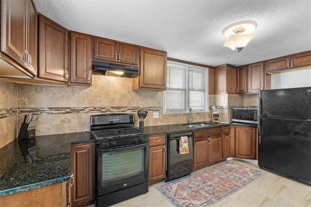 3210 Summit Street, Kansas City, MO 64111