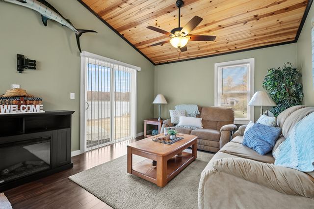 41758 N Park Street, Paw Paw, MI 49079