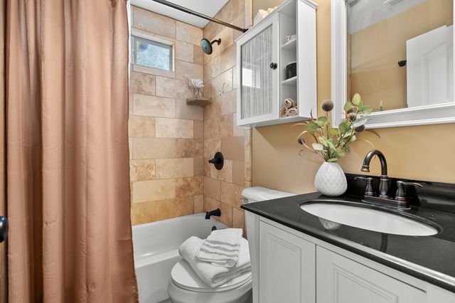 41758 N Park Street, Paw Paw, MI 49079