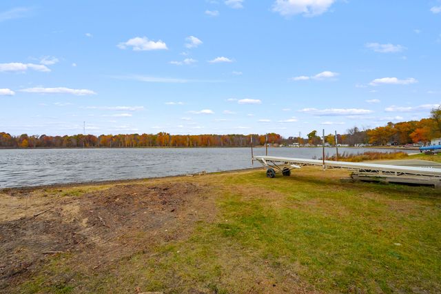 41758 N Park Street, Paw Paw, MI 49079