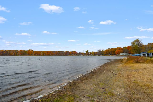 41758 N Park Street, Paw Paw, MI 49079