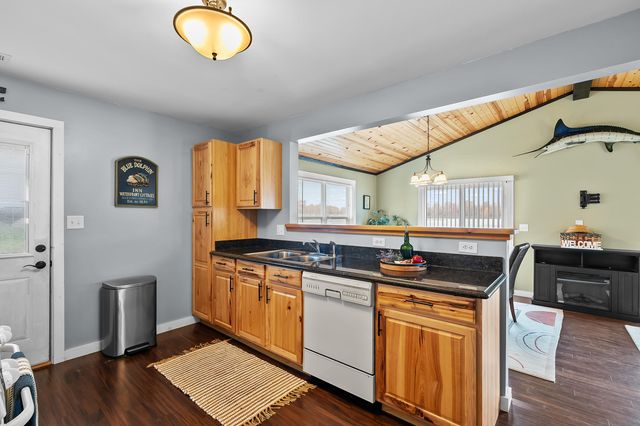 41758 N Park Street, Paw Paw, MI 49079