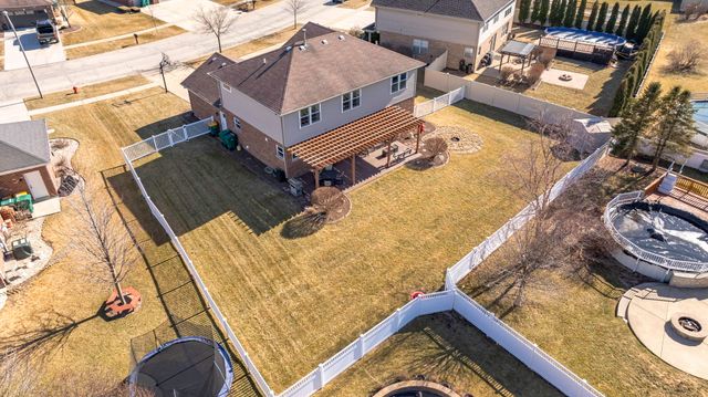 24450 Arrowhead Drive, Manhattan, IL 60442