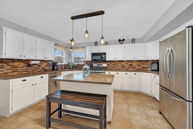 24450 Arrowhead Drive, Manhattan, IL 60442