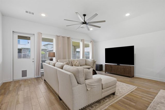 120 Berean LN, Liberty Hill, TX 78642