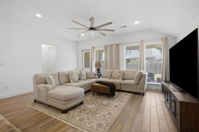 120 Berean LN, Liberty Hill, TX 78642