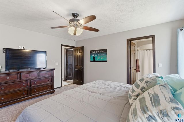 6733 42nd St Street, Sioux Falls, SD 57110