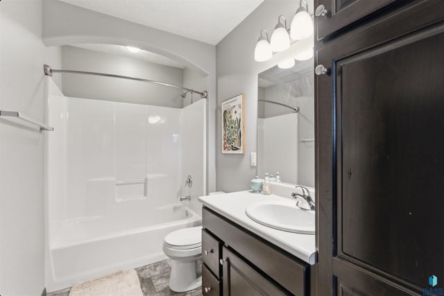 6733 42nd St Street, Sioux Falls, SD 57110