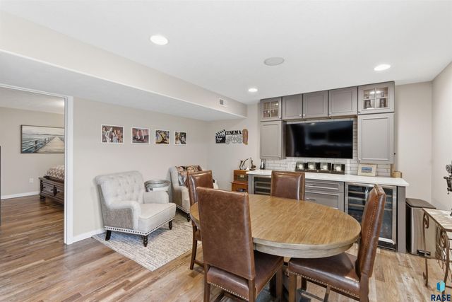 6733 42nd St Street, Sioux Falls, SD 57110