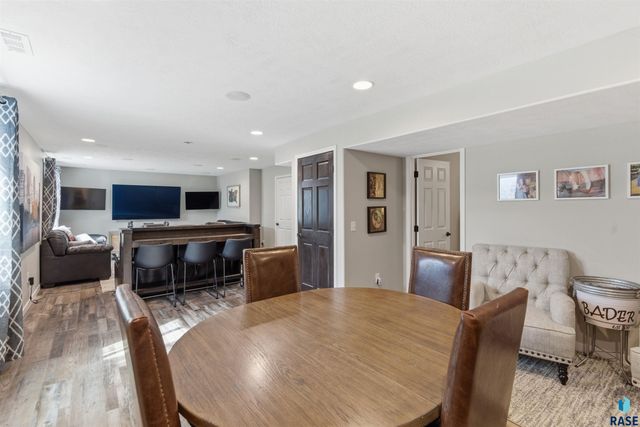 6733 42nd St Street, Sioux Falls, SD 57110