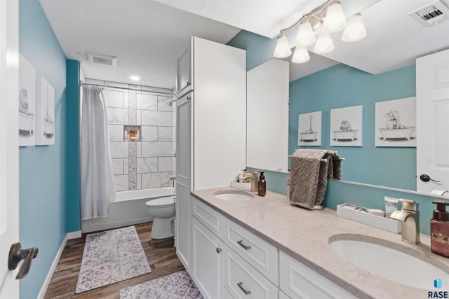 6733 42nd St Street, Sioux Falls, SD 57110