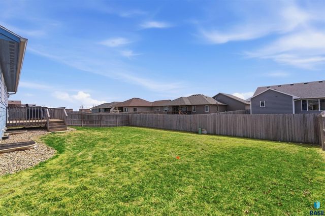 6733 42nd St Street, Sioux Falls, SD 57110