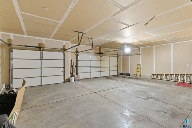 6733 42nd St Street, Sioux Falls, SD 57110