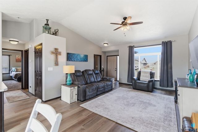 6733 42nd St Street, Sioux Falls, SD 57110