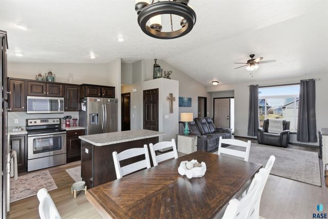 6733 42nd St Street, Sioux Falls, SD 57110